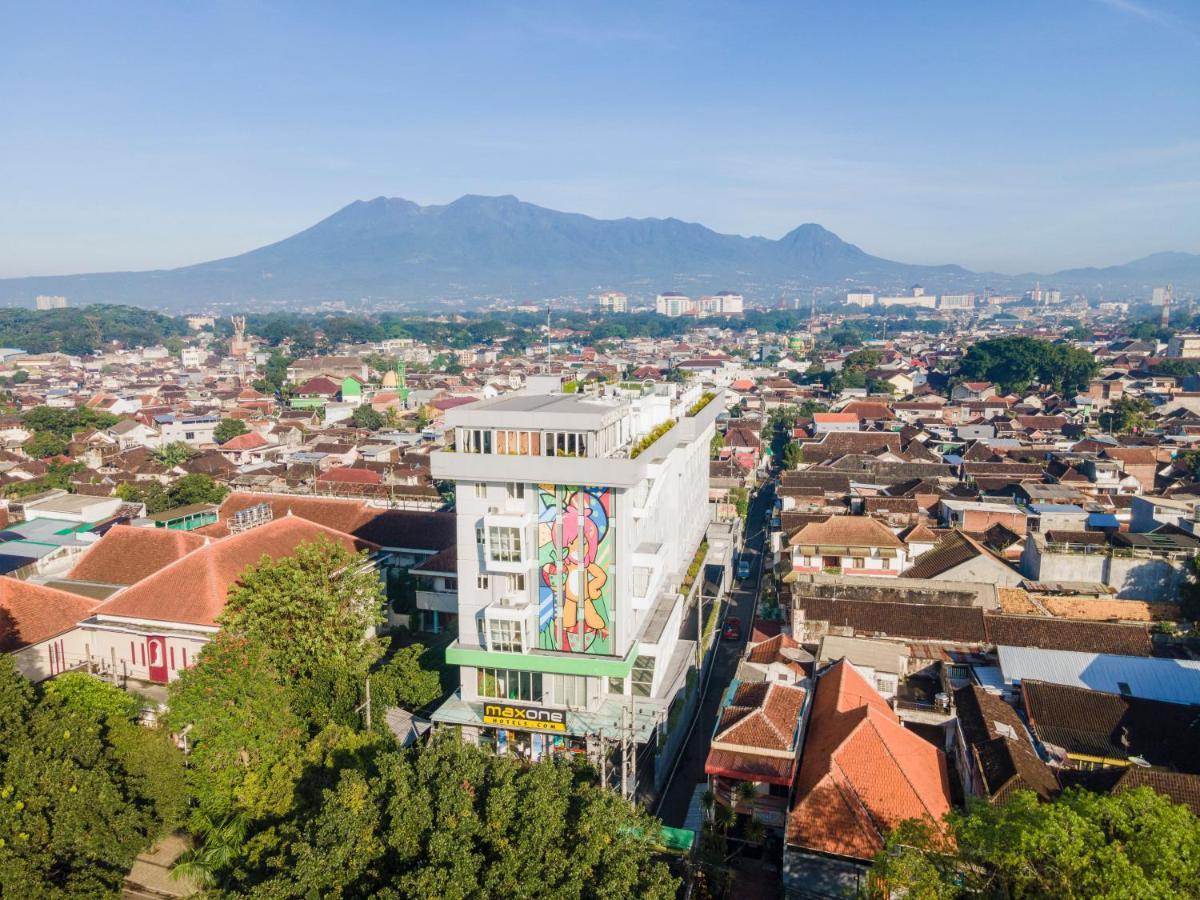 Ascent Hotel & Cafe Malang Exteriér fotografie