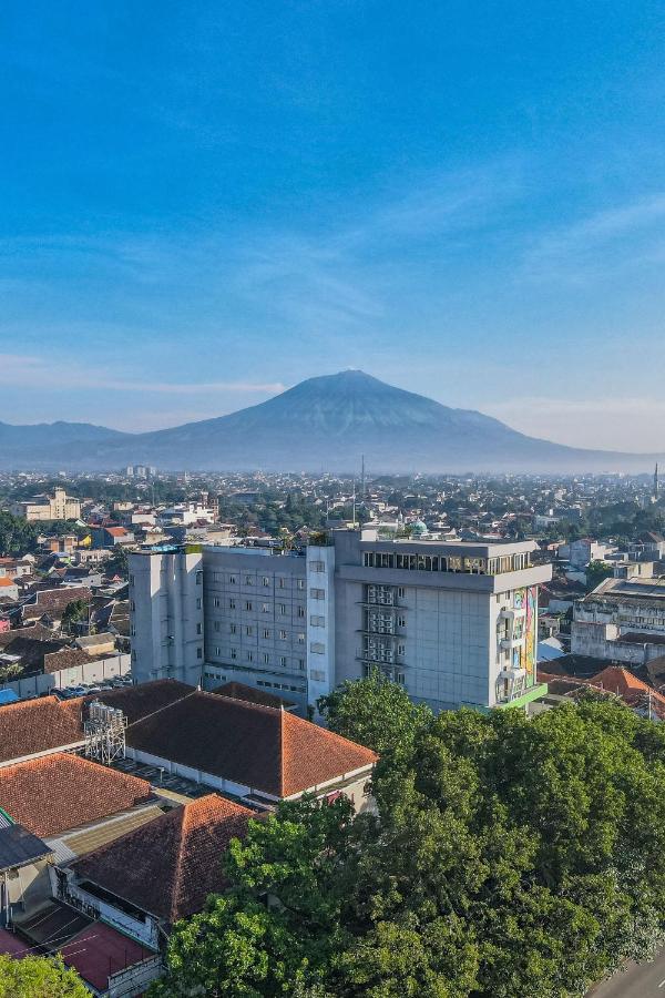 Ascent Hotel & Cafe Malang Exteriér fotografie