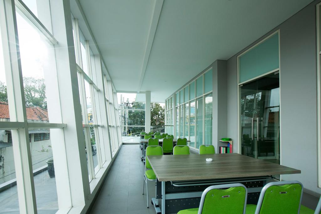 Ascent Hotel & Cafe Malang Exteriér fotografie