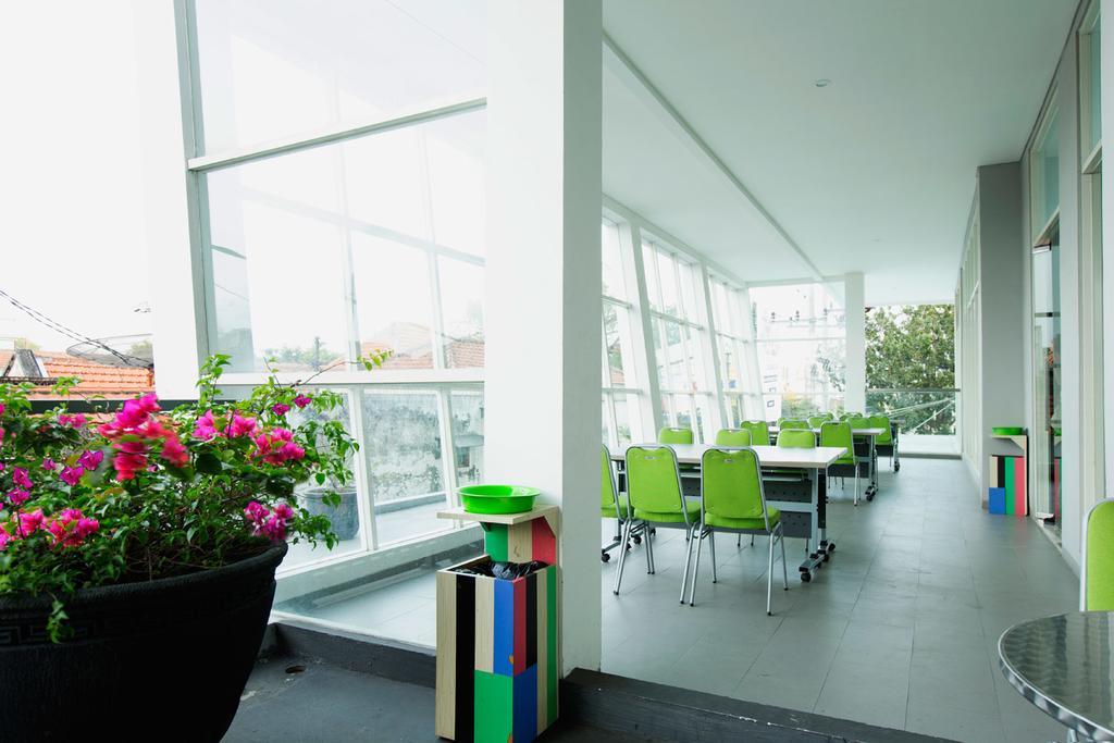 Ascent Hotel & Cafe Malang Exteriér fotografie