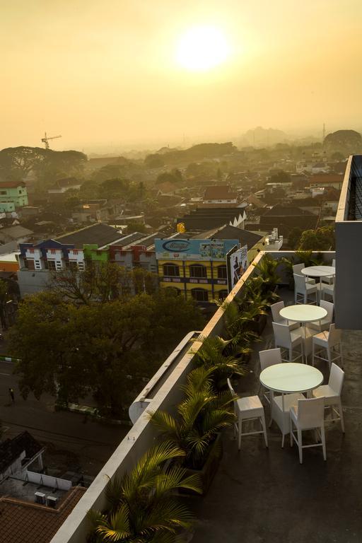 Ascent Hotel & Cafe Malang Exteriér fotografie