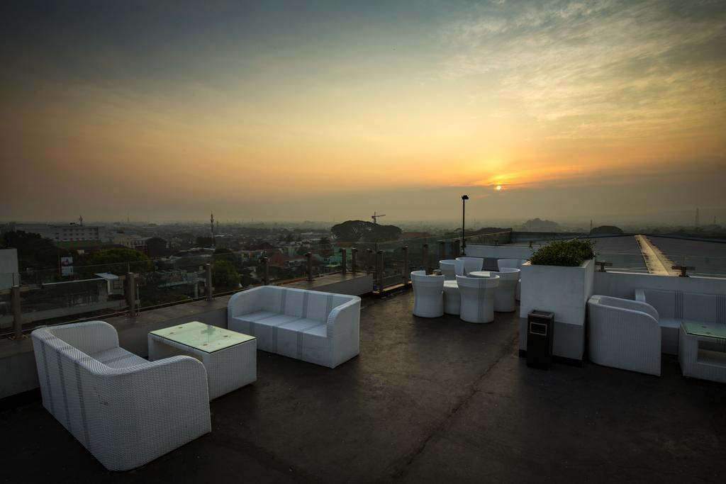 Ascent Hotel & Cafe Malang Exteriér fotografie