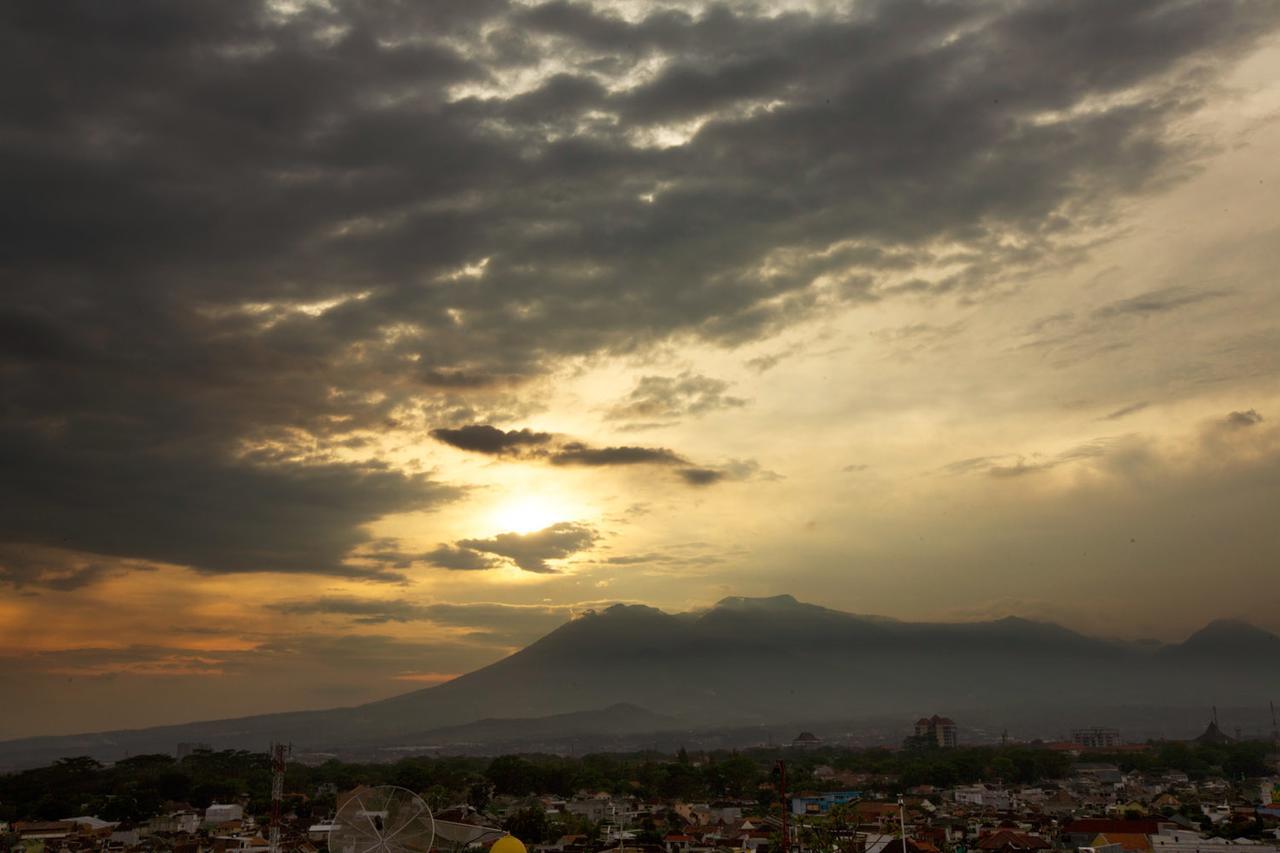 Ascent Hotel & Cafe Malang Exteriér fotografie