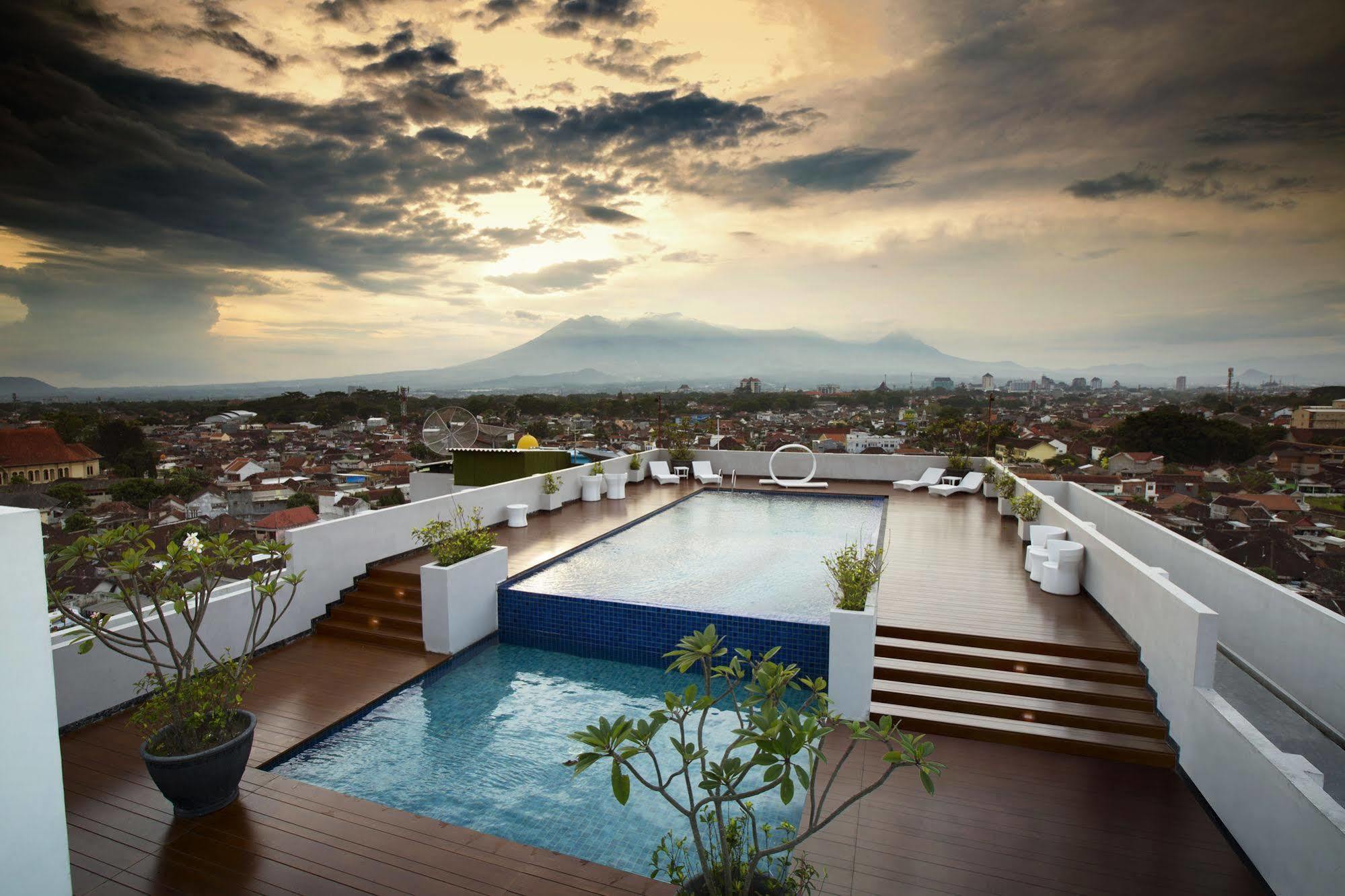 Ascent Hotel & Cafe Malang Exteriér fotografie
